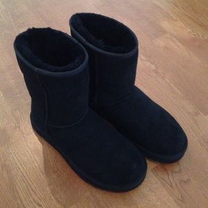 Black classic short ugg boots