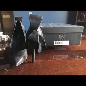 Pelle Moda black shiny satin bow heels