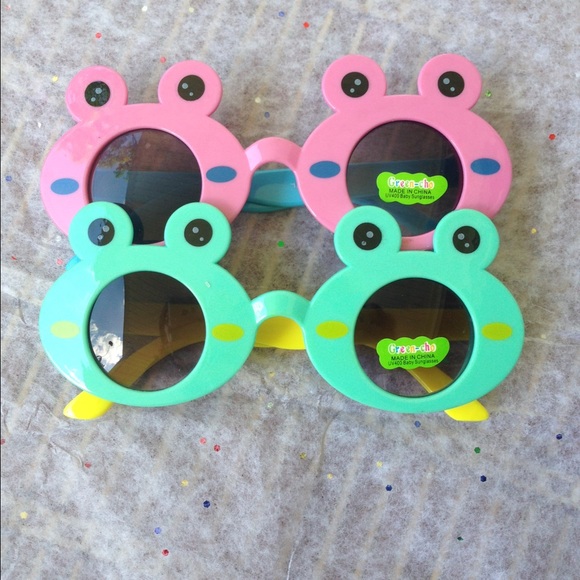 Froggy shades! Brand new! In pink and green ;)