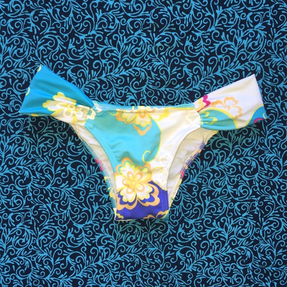 (San Lorenzo) Pink Bikini Bottom S/M like new