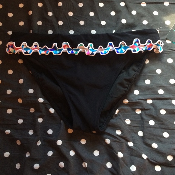 Cute ruffle bathing suit bottoms, never been worn.