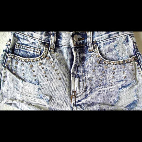🚫SOLD🚫Forever 21 Studded Rhinestone Denim Shorts - Picture 3 of 4