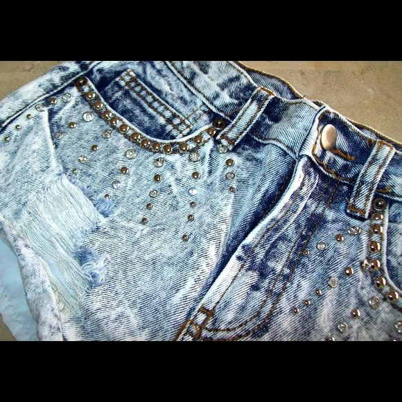 🚫SOLD🚫Forever 21 Studded Rhinestone Denim Shorts - Picture 4 of 4