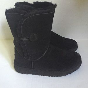 UGG Classic short boots size 9
