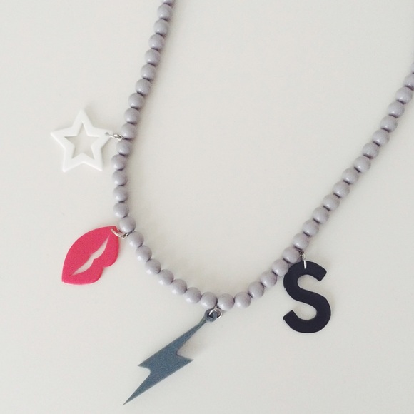 Lip necklace