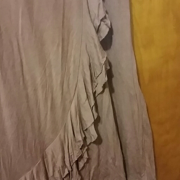 Comfortable for work or drinks - Picture 2 of 3