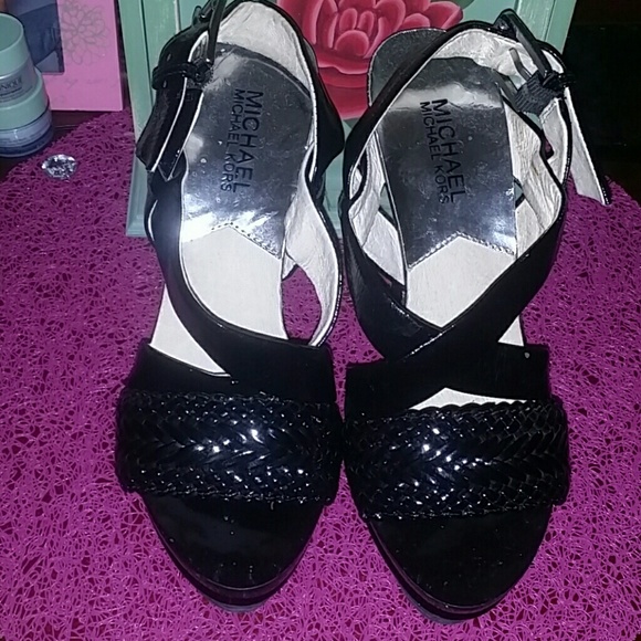Authentic !Michael Kors shiny  black leather heels - Picture 2 of 4