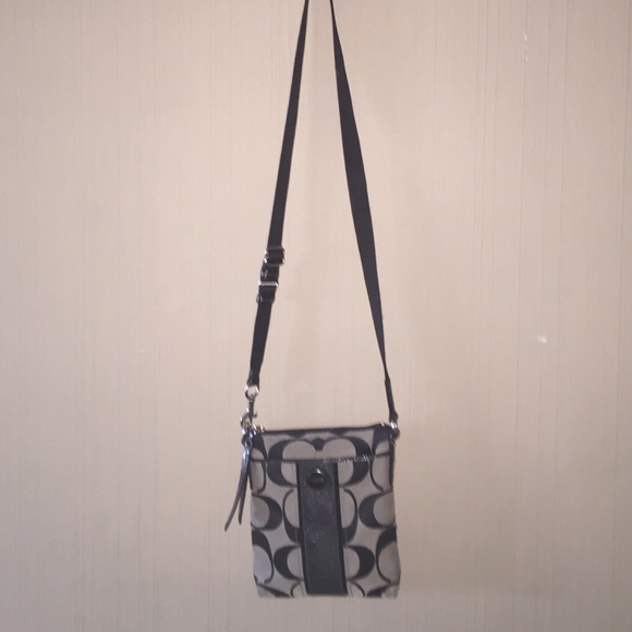 Coach Handbags - Coach cross body💕