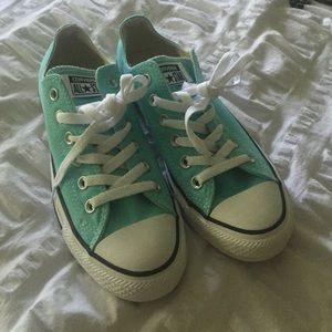 Converse low tops (NEVER WORN!)