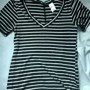 Balck and white striped v-neck