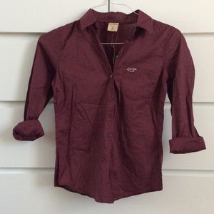 HOLLISTERCO MAROON BUTTON UP TOP