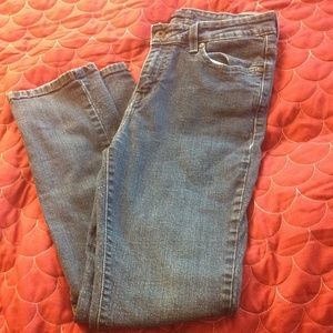 Levis Mid Rise Skinny Jeans