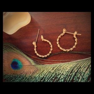 🌟14k Gold Twisted Hoop Earrings