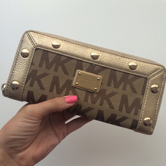 Michael Kors Logo Wallet