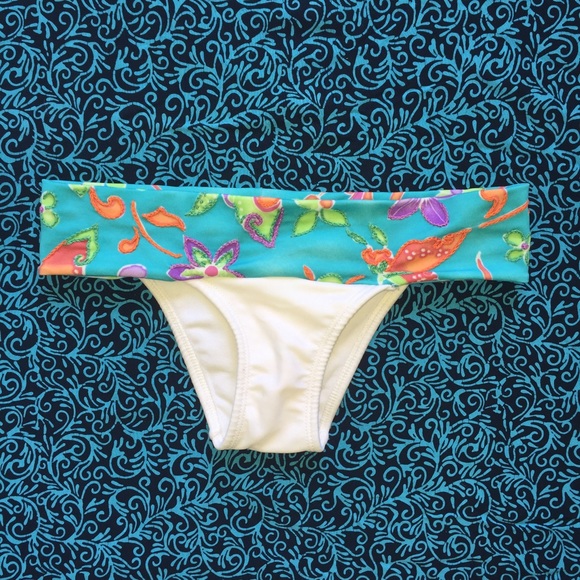 (San Lorenzo) Belted Embroidered Bikini Bottom Sml