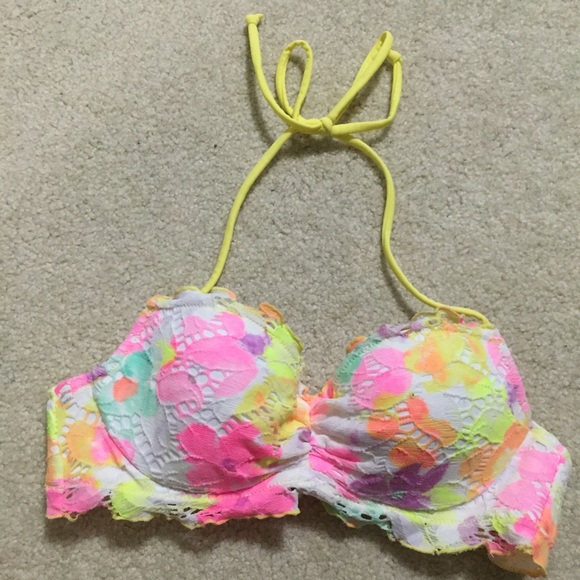 NWOT VS PINK floral lace bikini top