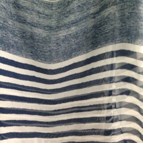 Cute stripped shirt - Picture 2 of 4