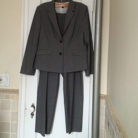 Tahari ASL grey pantsuit - size 18