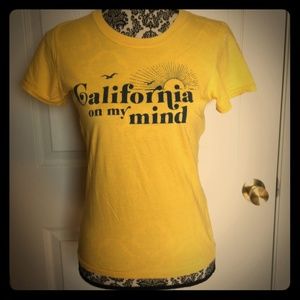 Yellow Hollister "California on my mind" t-shirt