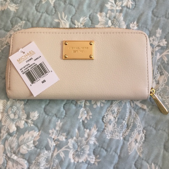 Off white Michael Kors zippy Wallet