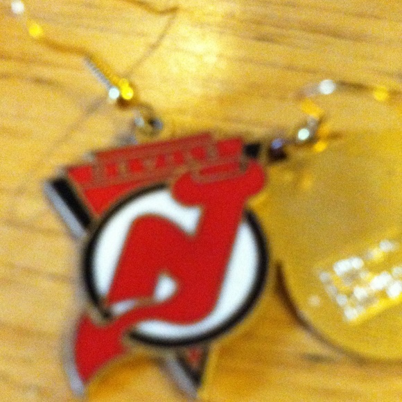 Enamel Devils earring - Picture 4 of 4