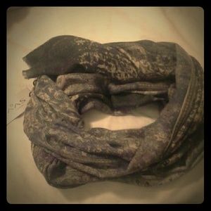 Fraas grey scarf