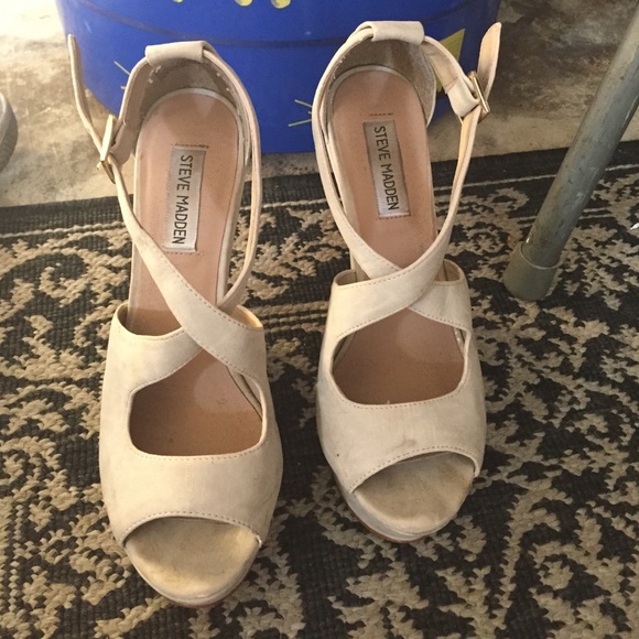 Steve Madden Shoes - Steve Madden nude wedge