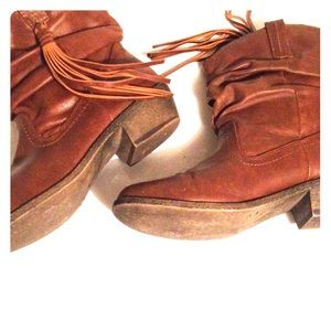 Boots w/ tassels!