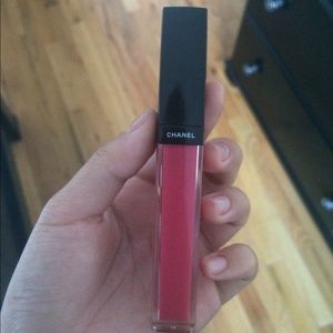 Chanel lipgloss in #84