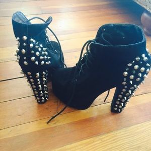 🚫SOLD🚫Fierce and Stylish Black  Platform Boots❗️