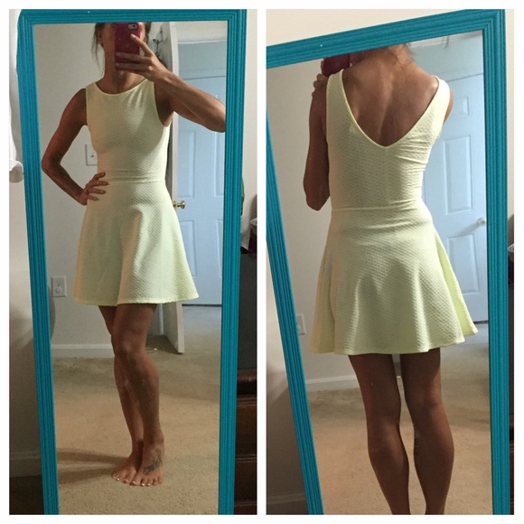 H&M Dresses & Skirts - Pale yellow dress