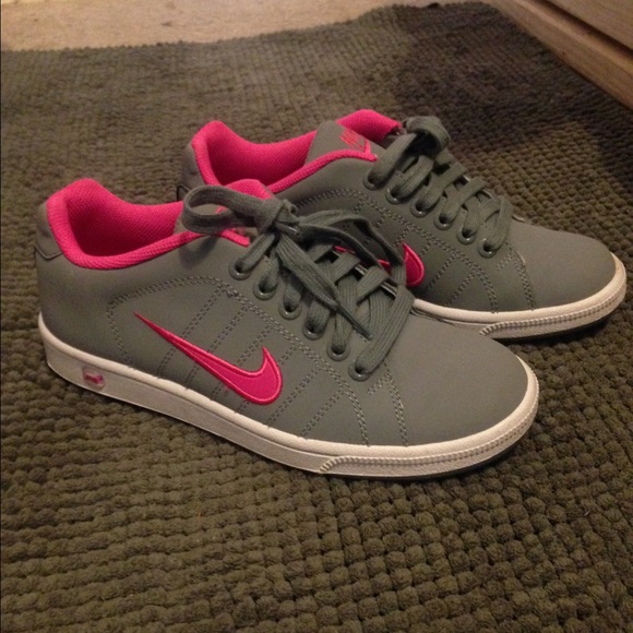 Size 7 women's Nike
