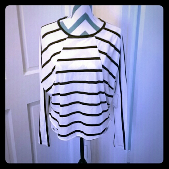 Black and white Volcom long-sleeve