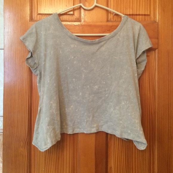 Open scalloped back tee