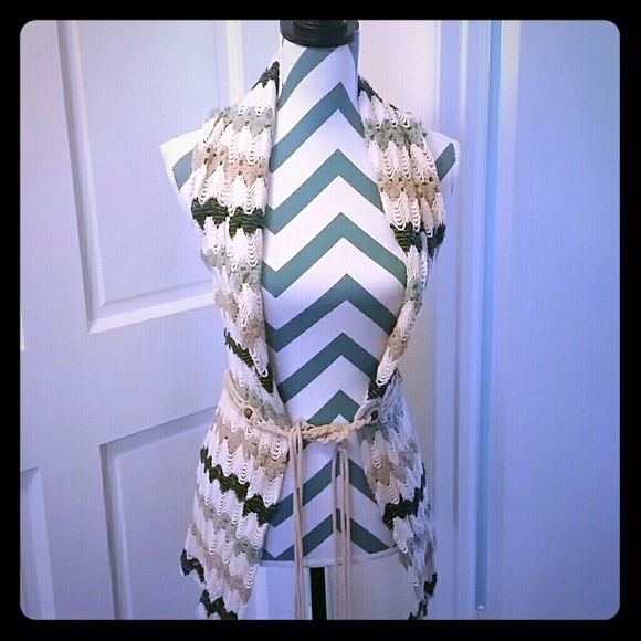 Knitted sleeveless vest