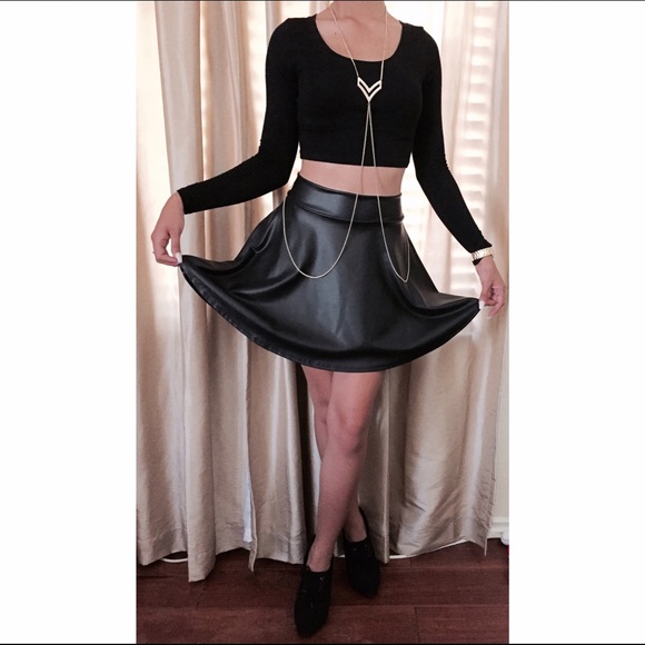 Black leather skirt - Picture 2 of 2
