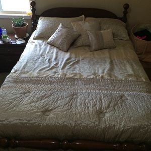 Luxurious bed in a bag comforter set