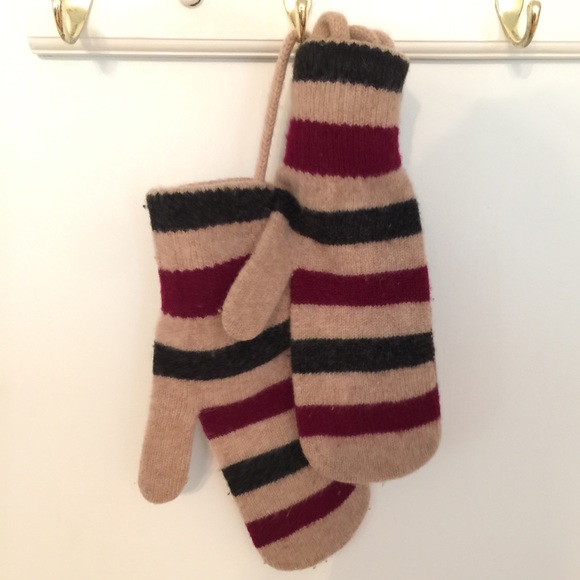 100% Cashmere Burberry Mittens