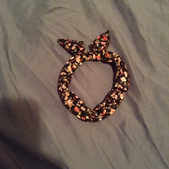 Bun ties - Picture 3 of 3