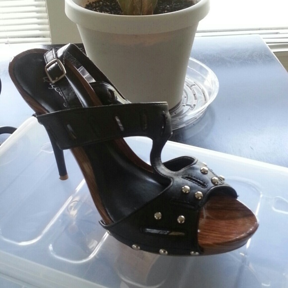 Black leather and wood clog!