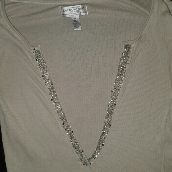 Abercrombie and Fitch v neck shirt
