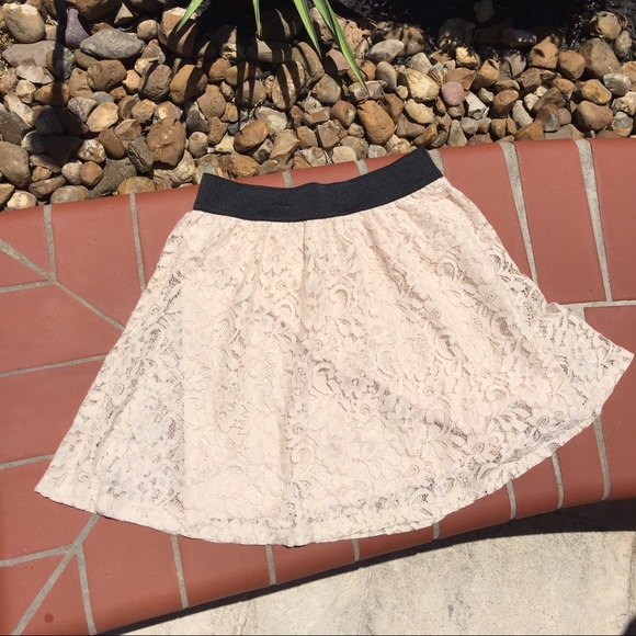 GORGEOUS Lace F21 Skirt