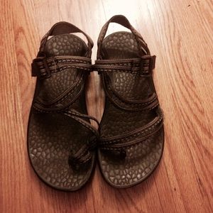 Size 6 Chacos-- Like New