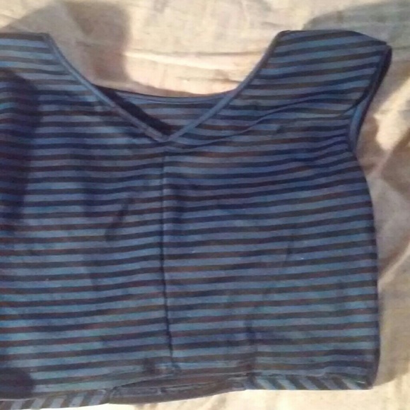 Blue & black crop top - Picture 3 of 3