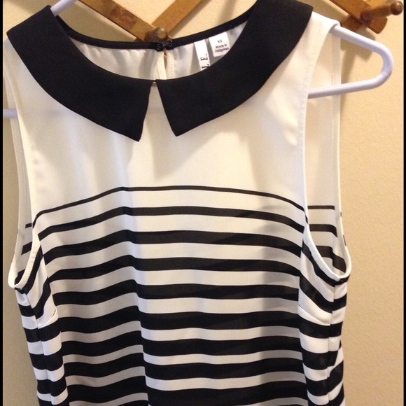 Black and White Striped Collared Sleeveless Blouse