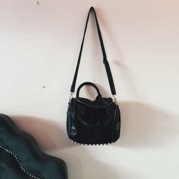 Brandy Melville Handbags - TRADED Brandy Melville Purse