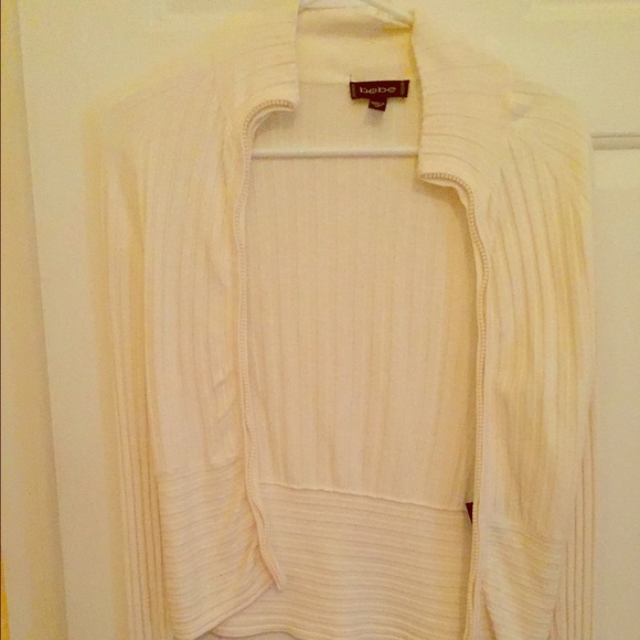 Beige sweater with zipper
