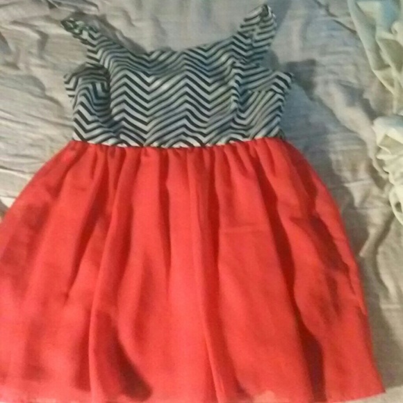 A mid thigh dress - Picture 1 of 3