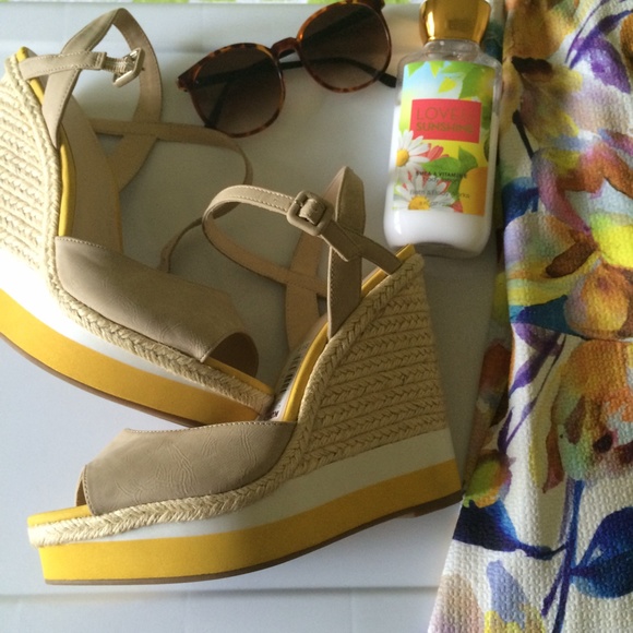 Elle Shoes - Colorblock wedges