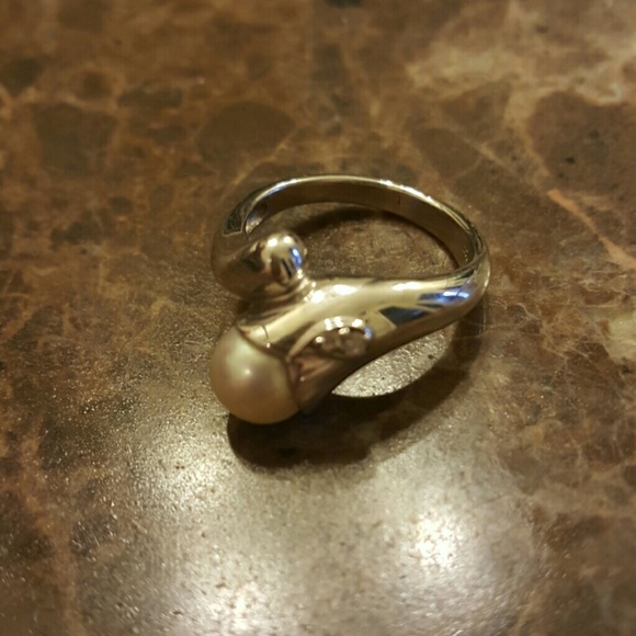 Pearl and diamond ring